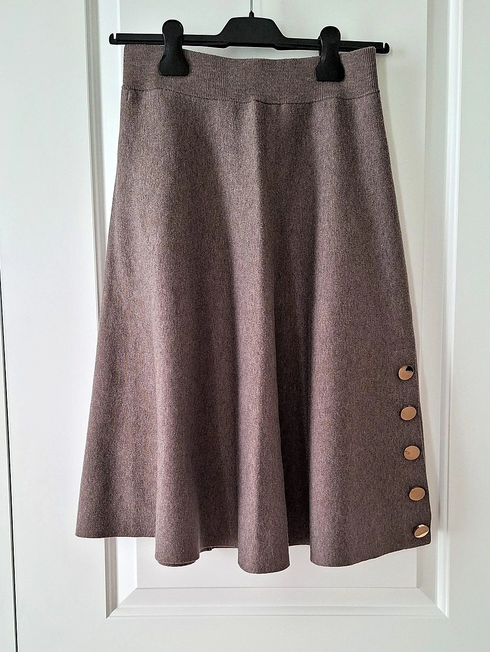 Zow Zow A-Line Knit Skirt in Brown Gold Buttons Size 2 Like New